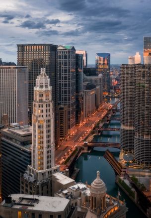 Top food spots, deep-dish pizza places and cafés in Chicago